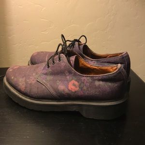 Dr. Martens 3 eye blue printed floral pattern shoe
